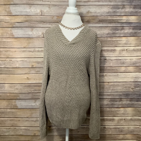 Hugo Boss Sweaters - Boss Hugo Boss V neck Italian yard pullover sweater S runs big